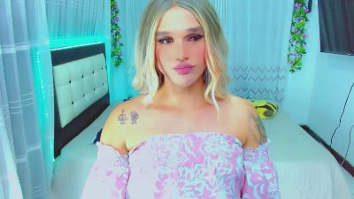 monserrat18 live cam on Cam4