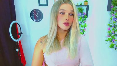 monserrat18 live cam on Cam4