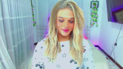monserrat18 live cam on Cam4