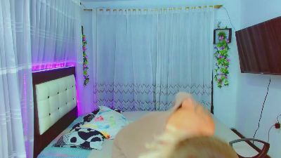 monserrat18 live cam on Cam4