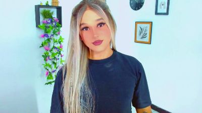 monserrat18 live cam on Cam4