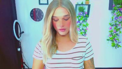 monserrat18 live cam on Cam4