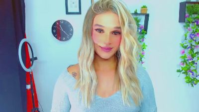 monserrat18 live cam on Cam4