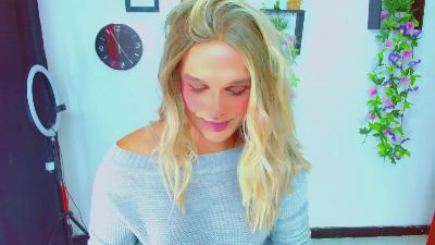 monserrat18 live cam on Cam4