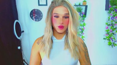 monserrat18 live cam on Cam4