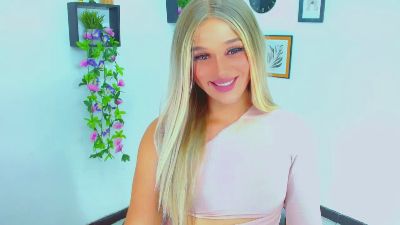 monserrat18 live cam on Cam4