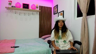 moon_solaris live cam on Cam4