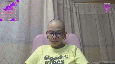 mooncat85 live cam on Cam4