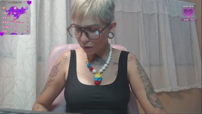 mooncat85 live cam on Cam4
