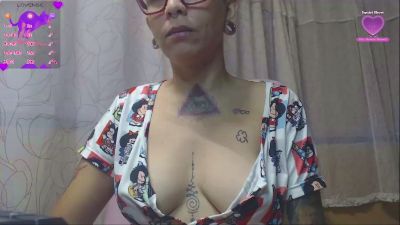 mooncat85 live cam on Cam4
