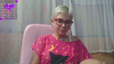 mooncat85 live cam on Cam4