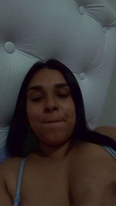 moreninhagauch2 live cam on Cam4