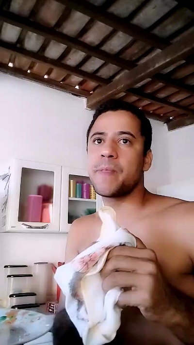 moreno_tropical live cam on Cam4