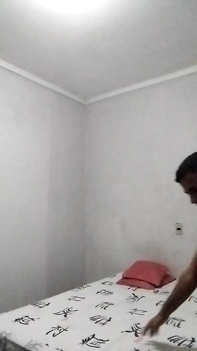 moreno_tropical live cam on Cam4