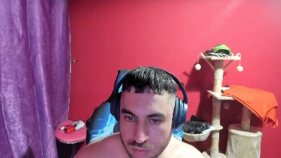 morenobarca8484 live cam on Cam4