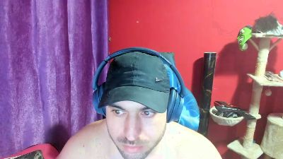 morenobarca8484 live cam on Cam4
