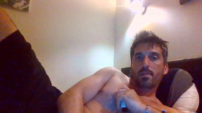 moumout1000 live cam on Cam4