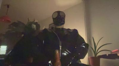 mrmcrubber live cam on Cam4