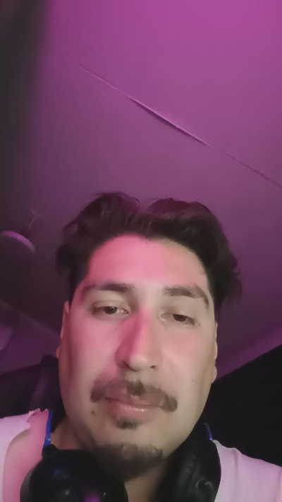 mrmojorisin69 live cam on Cam4