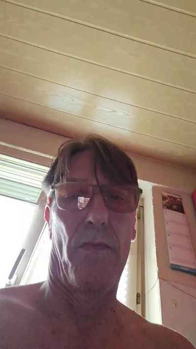 muntenia3 live cam on Cam4