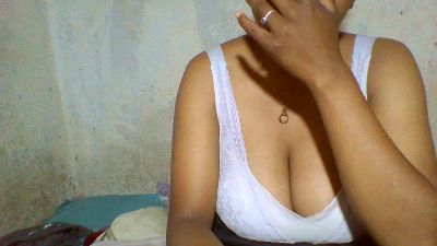 nadiah01 live cam on Cam4