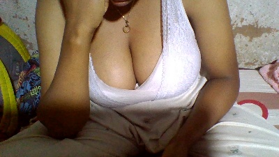 nadiah01 live cam on Cam4