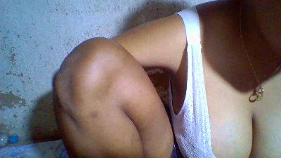 nadiah01 live cam on Cam4