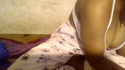nadiah01 live cam on Cam4