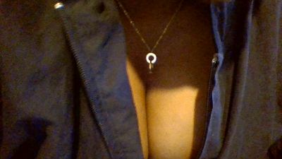nadiah01 live cam on Cam4