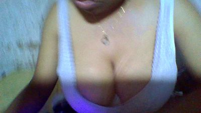 nadiah01 live cam on Cam4