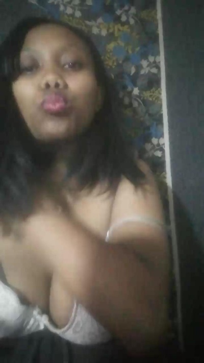 nadiah01 live cam on Cam4