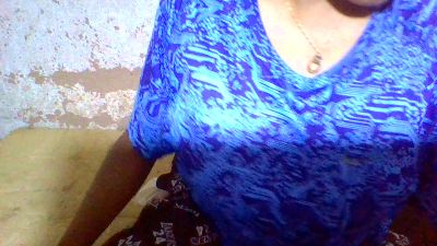 nadiah01 live cam on Cam4