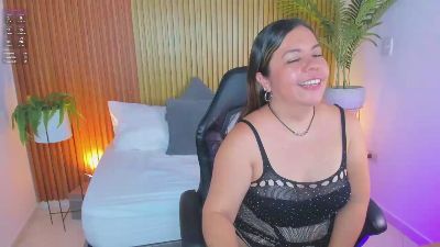 nahia_1 live cam on Cam4