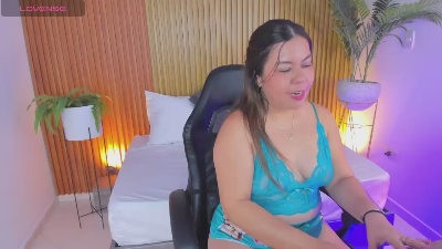 nahia_1 live cam on Cam4