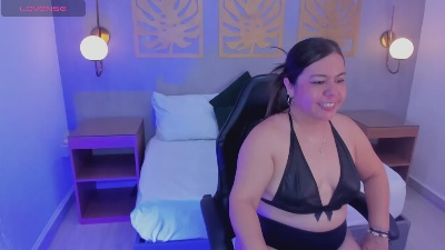 nahia_1 live cam on Cam4
