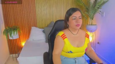 nahia_1 live cam on Cam4