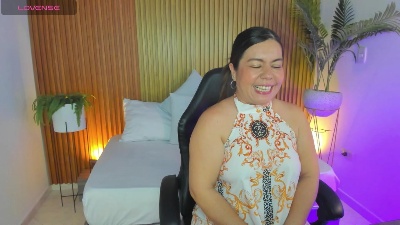 nahia_1 live cam on Cam4