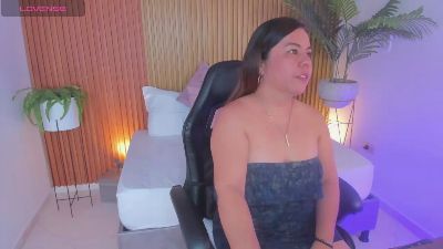 nahia_1 live cam on Cam4