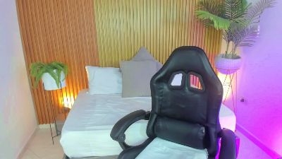 nahia_1 live cam on Cam4