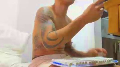 nakedfoam1 live cam on Cam4