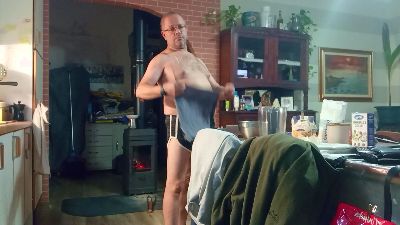nakedworkbear2 live cam on Cam4