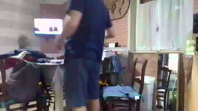 nakedworkbear2 live cam on Cam4