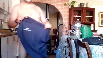 nakedworkbear2 live cam on Cam4