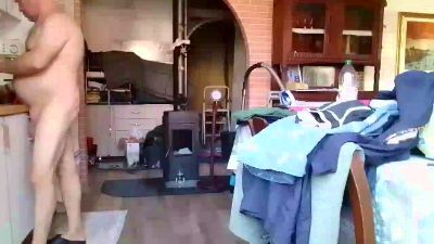 nakedworkbear2 live cam on Cam4