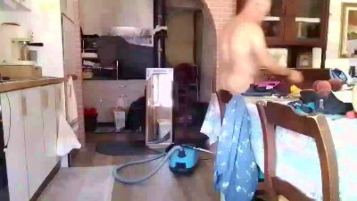 nakedworkbear2 live cam on Cam4