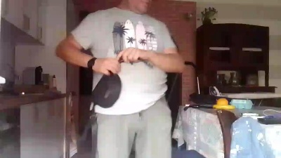 nakedworkbear2 live cam on Cam4