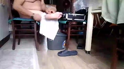 nakedworkbear2 live cam on Cam4