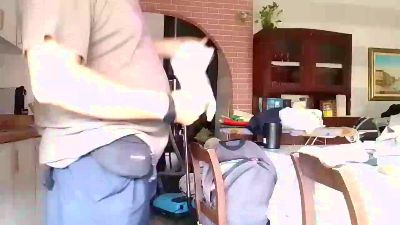 nakedworkbear2 live cam on Cam4