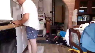 nakedworkbear2 live cam on Cam4