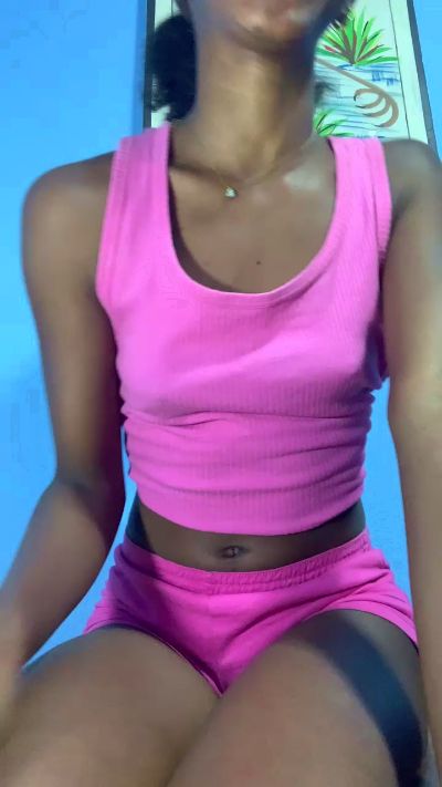 nanah21 live cam on Cam4